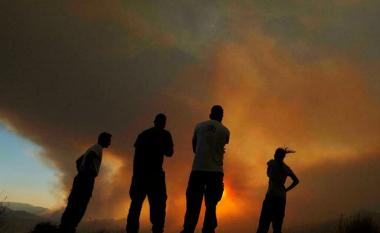 Disa të vdekur, shtëpi të evakuuara – ndërsa Qipro po përjeton zjarrin më të keq në pyje në dekada