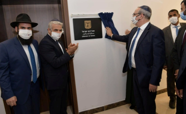 Emiratet hapën një ambasadë në ndërtesën e bursës izraelite në Tel Aviv