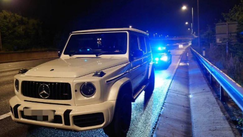 Britanikja ndalohet sepse po voziste 209 kilometra në orë – ky është arsyetimi qesharak i saj para policisë
