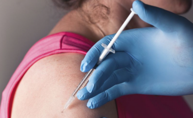Universiteti i Oksfordit ka nisur testimin për vaksinën kundër HIV-it, dozat e para iu janë administruar vullnetarëve të parë