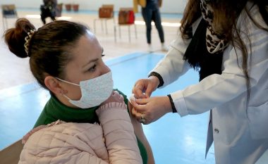 Nga sot me certifikatë të vaksinimit në vendet e punës në Shqipëri