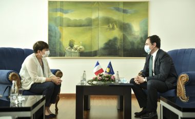 Kurti takon ambasadoren e Francës në Kosovë, flasin për punën 100-ditëshe të Qeverisë
