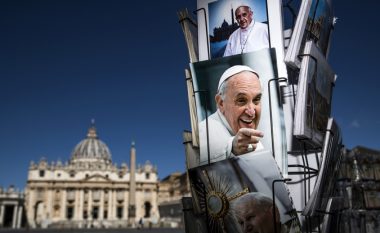 Papa Françesku do të qëndrojë në spital për shtatë ditë