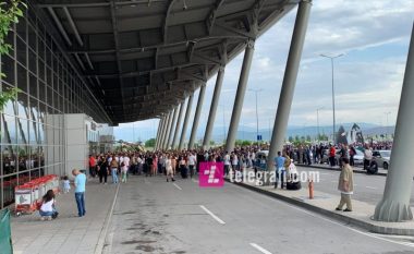Aeroporti mbushet me mërgimtarë, sot 50 aeroplanë drejt Prishtinës
