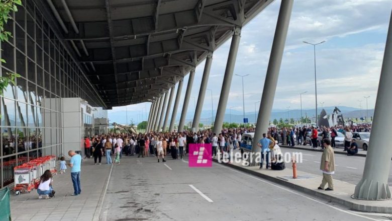 Aeroporti mbushet me mërgimtarë, sot 50 aeroplanë drejt Prishtinës