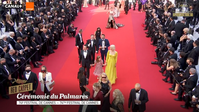 Familja e Kryeministrit Kurti parakalon në tapetin e kuq të Festivalit të Filmit në Kanë