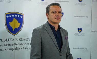 LDK kritikon Kurtin, Gashi: Deputetët e LVV-së qëllimisht bënë zhurmë derisa fliste Behgjet Pacolli