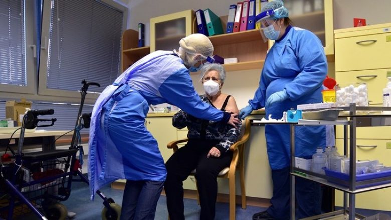 Sllovenia ka gjetur mënyrën sesi t’i detyrojë qytetarët të vaksinohen kundër COVID-19