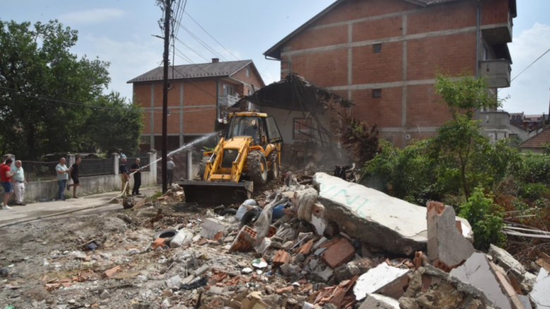 Tetovë: Filloi prishja e objekteve për hapjen e bulevardit “Blagoja Toska”