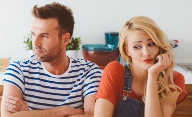 10 probleme në çift që bëhen edhe më shqetësuese me kalimin e kohës
