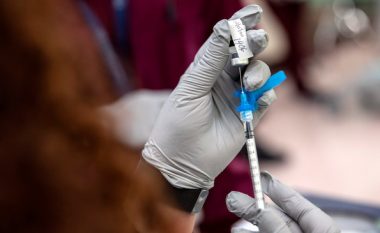 Autoritetet e spitalit në New Jersey pushojnë nga puna gjashtë punonjës që nuk u vaksinuan kundër COVID-19