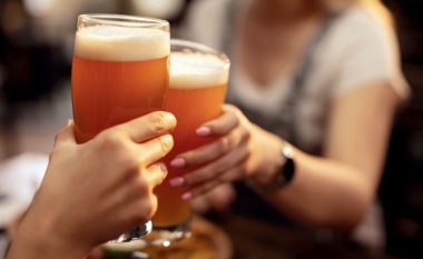 Pirja e alkoolit çdo ditë mund të rrisë rrezikun e kancerit