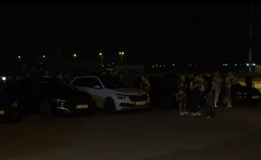 Familjarët dalin në aeroport t’i presin të aksidentuarit në Kroaci