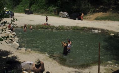 Uji i Gushavcit në Deçan pretendohet se shëron 7 sëmundje