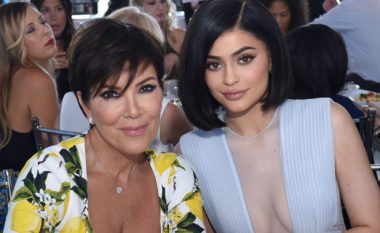 Kris Jenner e këshilloi Kylie të përdorte kursimet e saj për të lansuar linjën e produkteve kozmetike