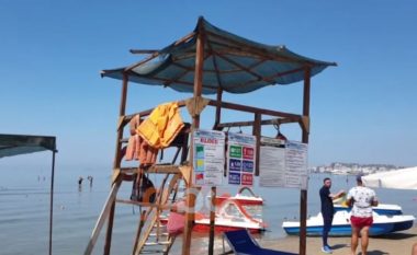 Plazhet në Durrës pa shpëtimtar, disa biznese po përdorin licenca të vjetra