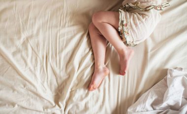 Gjatë verës ka më shumë baktere në shtrat – sa shpesh duhet të pastrohen çarçafët?