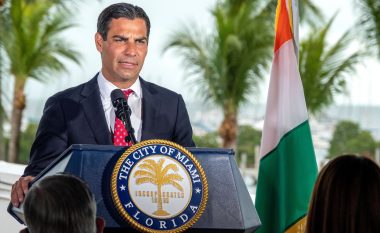 Kryetari i Miamit këshillon SHBA-të që të intervenojnë ushtarakisht në Kubë sikurse për Kosovën
