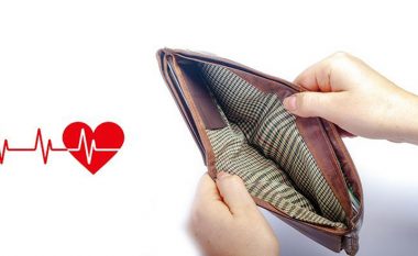 Një studim tregoi se si ndikon mungesa e parave në zemrën tonë