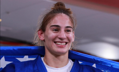 Nora Gjakova deklarohet me shumë emocione për medaljen e artë në Lojërat Olimpike: Faleminderit Majlindës që na ka hap rrugën