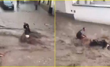 Publikohen pamjet: Akti heroik i një burri austriak që ua shpëtoi jetën një çifti turk, gjatë vërshimeve në Hallein të Austrisë