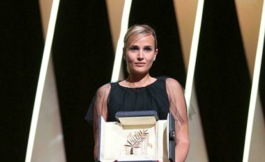 Filmi "Titane" fiton 'Palmën e Artë' në Festivalin e Kanës - për herë të dytë në histori, një regjisore femër merr çmimin kryesor