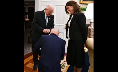 Biden u gjunjëzua para ndihmëses së presidentit izraelit kur dëgjoi se ajo kishte 12 fëmijë