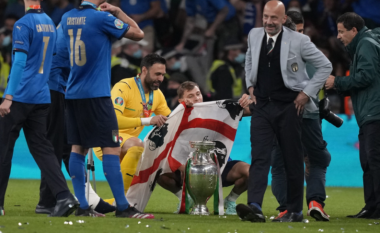 Si arriti Sirigu t’i bënte me lot bashkëlojtarët e tij te Italia para finales së Euro 2020