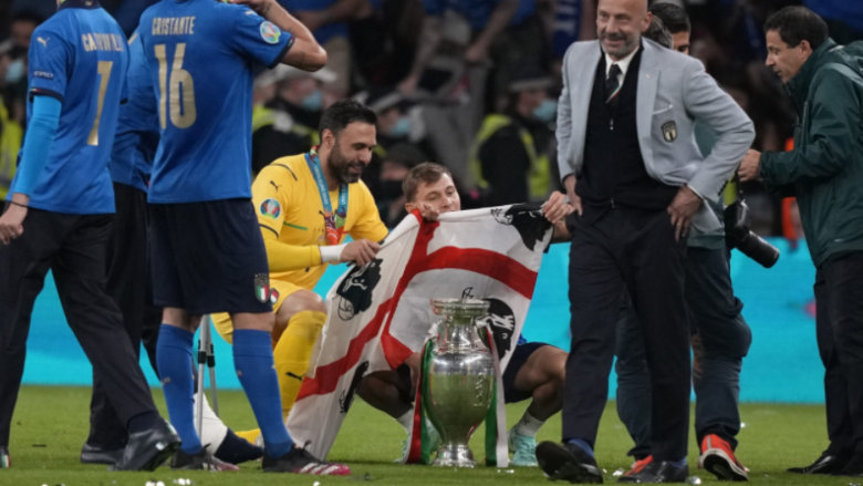 Si arriti Sirigu t’i bënte me lot bashkëlojtarët e tij te Italia para finales së Euro 2020