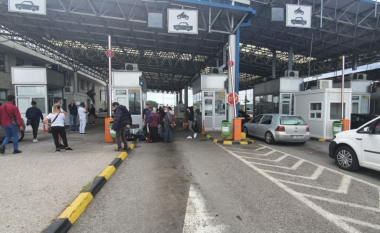 Në vendkalimin kufitar Tabanoc, deri në një orë pritje për të hyrë në Maqedoni