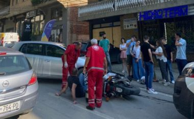 Aksident në Prishtinë, vetura përplaset me motoçikletën