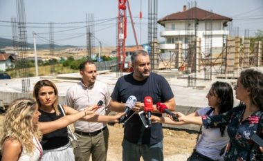 Ahmeti inspekton punimet e QMF Veternik, qytetari e quan “kriminel të planit urbanistik”