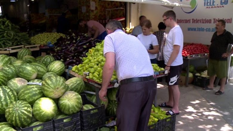 Shqiptarët po konsumojnë më pak, INSTAT konfirmon rritjen e çmimeve të ushqimeve të shportës