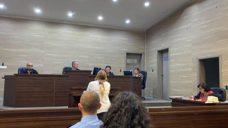 Bashkëshortja kërkon drejtësi për vrasjen burrin, mbeti me 8 fëmijë jetimë