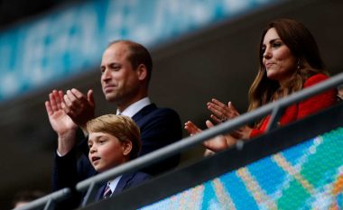 Princi William dhe Kate Middleton thuhet se i treguan George gjatë ditëlindjes së tij se ai do të jetë mbret