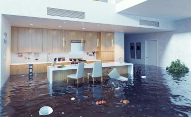 Çfarë të bëni nëse shtëpia juaj është prekur nga përmbytjet?
