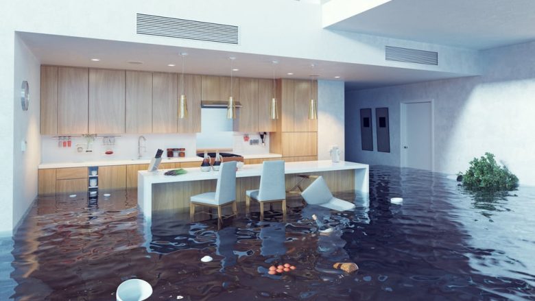 Çfarë të bëni nëse shtëpia juaj është prekur nga përmbytjet?