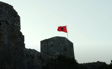 ‘Yes Theory’ prezanton bukuritë e Shqipërisë me një video mahnitëse: Udhëtimi në një vend që ishte i mbyllur për 40 vite
