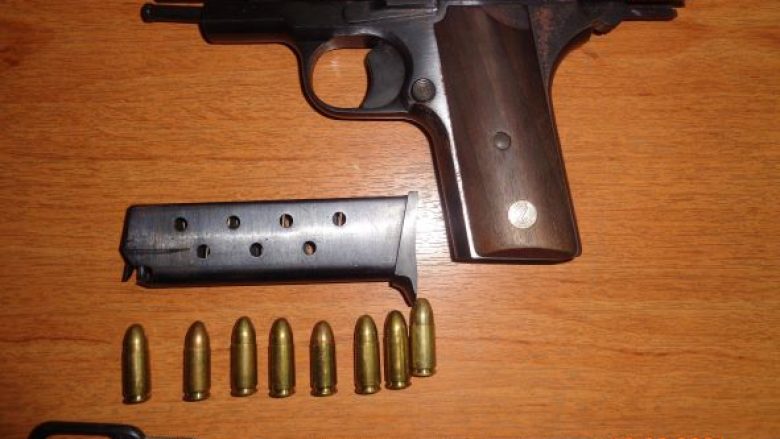 Policia i gjen armë dhe fishekë, arrestohet 24 vjeçari në Prizren