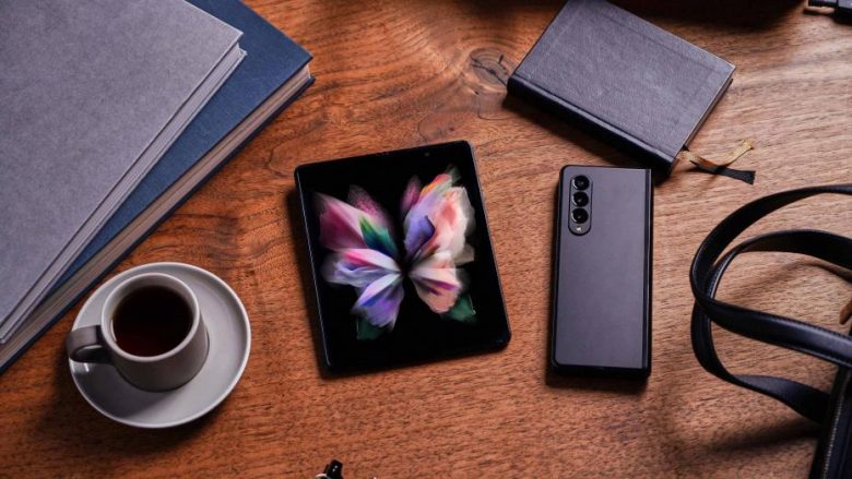 Galaxy Z Fold3 dhe Z Flip3: Samsung prezanton telefona të rinj të palosshëm