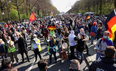 Gjermanët protestojnë kundër kufizimeve për coronavirus