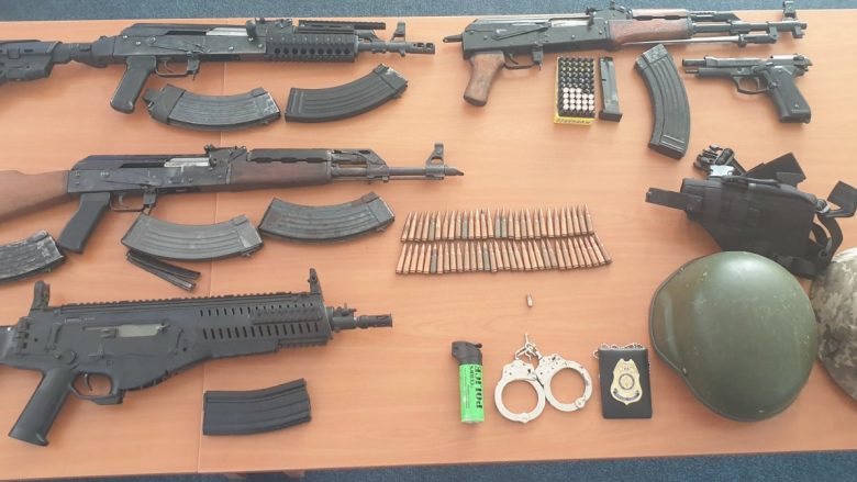 Arrestohen dy persona në Malishevë, Policia konfiskon edhe disa armë