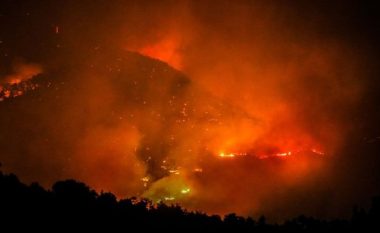 Pamje dramatike nga Bodrumi që po lufton me zjarret, edhe qielli është bërë i kuq nga zjarri