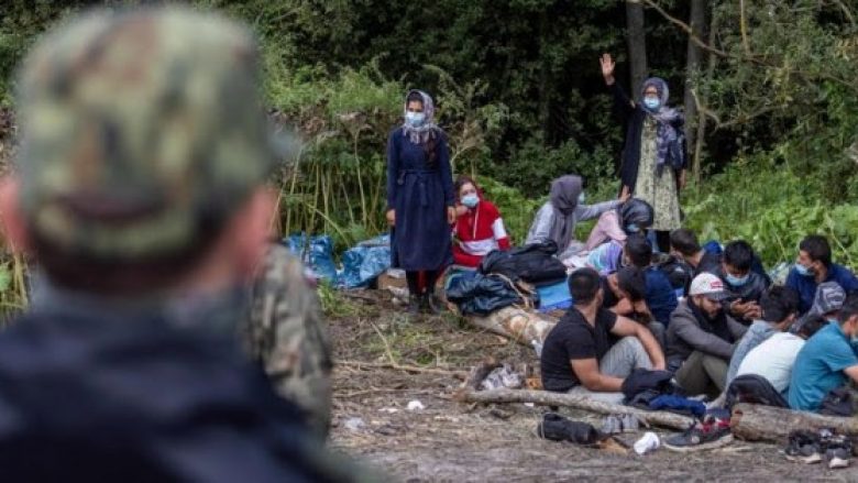Polonia do të vendosë gjendje të jashtëzakonshme në kufirin me Bjellorusinë për shkak të emigrantëve