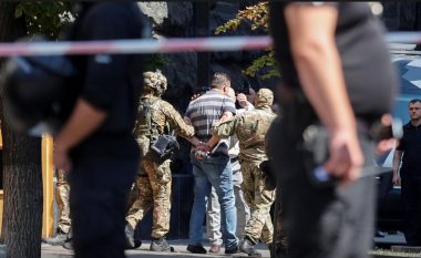 U fut në ndërtesën e qeverisë ukrainase, kërcënoi se do ta aktivizojë një granatë dore – policia arreston burrin në Kiev