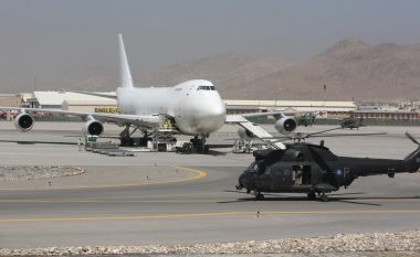 Kush do të drejtojë aeroportin në Kabul pasi të largohen forcat amerikane?