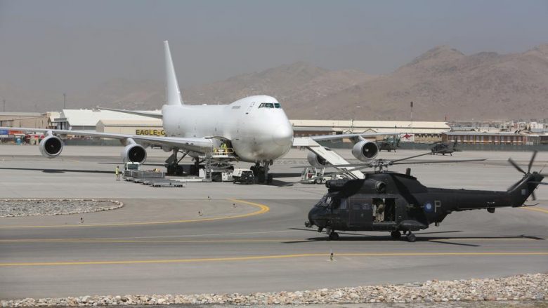 Kush do të drejtojë aeroportin në Kabul pasi të largohen forcat amerikane?