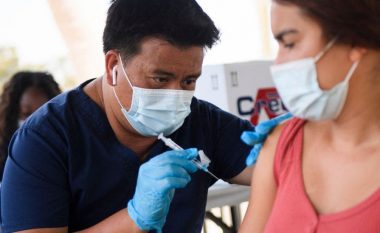 SHBA-ja miraton dhënien e dozës së tretë të vaksinës kundër COVID-19 për personat me imunitet të dobët