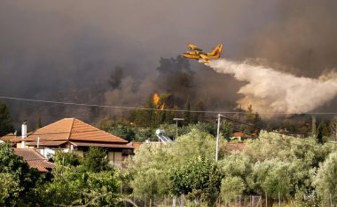 Zjarret në Greqi po vazhdojnë të shkatërrojnë gjithçka, dëmtohen mbi 150 shtëpi