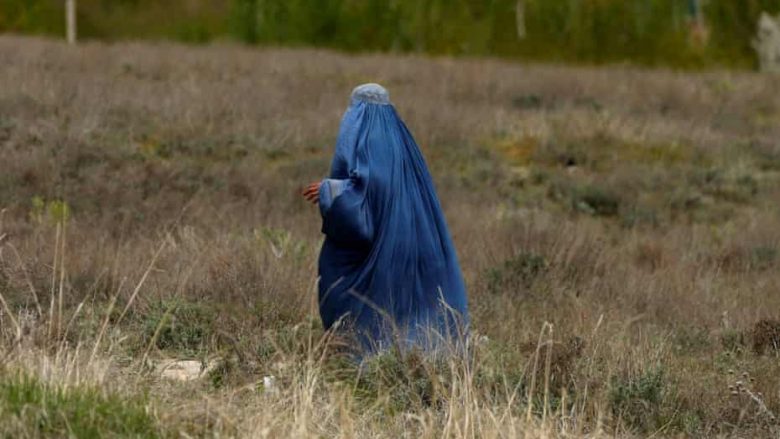 ‘Ju lutem, lutuni për mua!’: Gazetarja e ndjekur nga talebanët tregon historinë e dhimbshme të saj